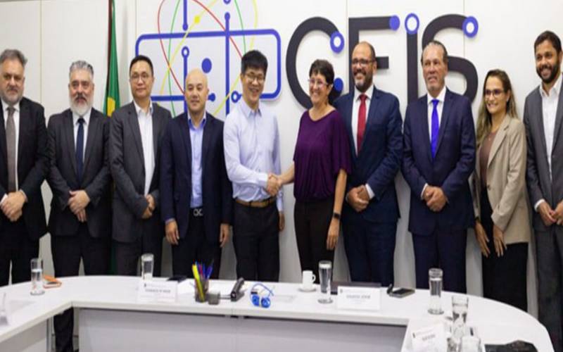 Brasil e China debatem oportunidades para fortalecer produção de medicamentos e vacina