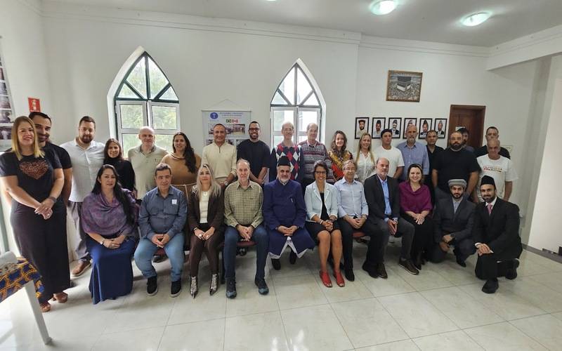 Comunidade Ahmadia Muçulmana reúne autoridades e imprensa em Petrópolis para reforçar 