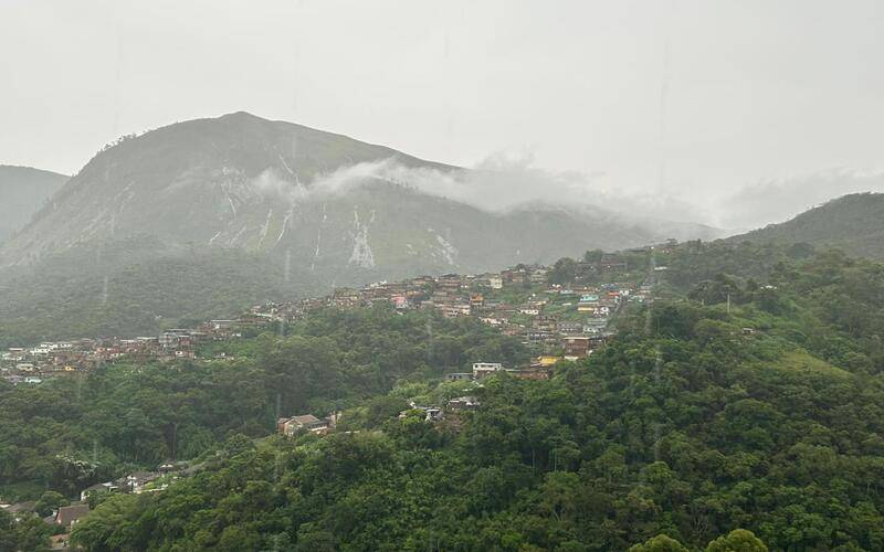 Temporal atinge Petrópolis nesta quinta-feira (29) e previsão de chuva segue para o fi