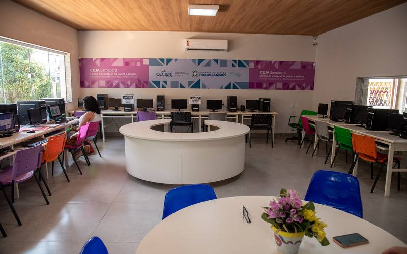 Matrículas para novos alunos da Rede Ceja  Educação de Jovens e Adultos começam no di