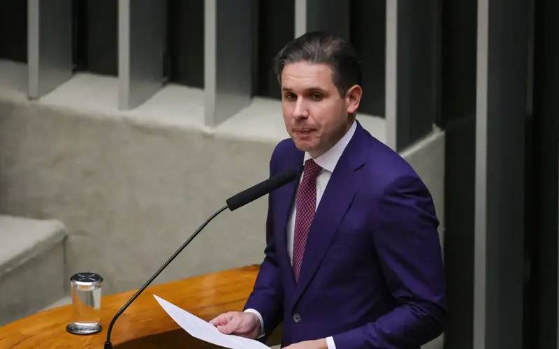 Motta promete avançar sobre escala 6x1 e trabalho por aplicativos