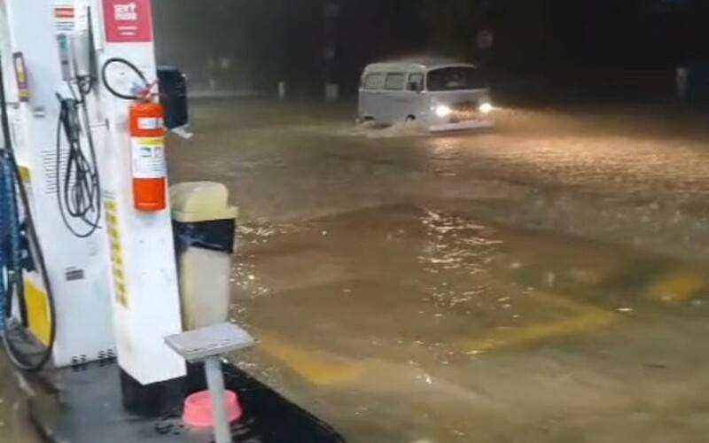 Sete ocorrências e risco alto de deslizamentos em Petrópolis