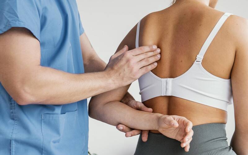 Fevereiro Roxo: como a fisioterapia ajuda no tratamento da fibromialgia