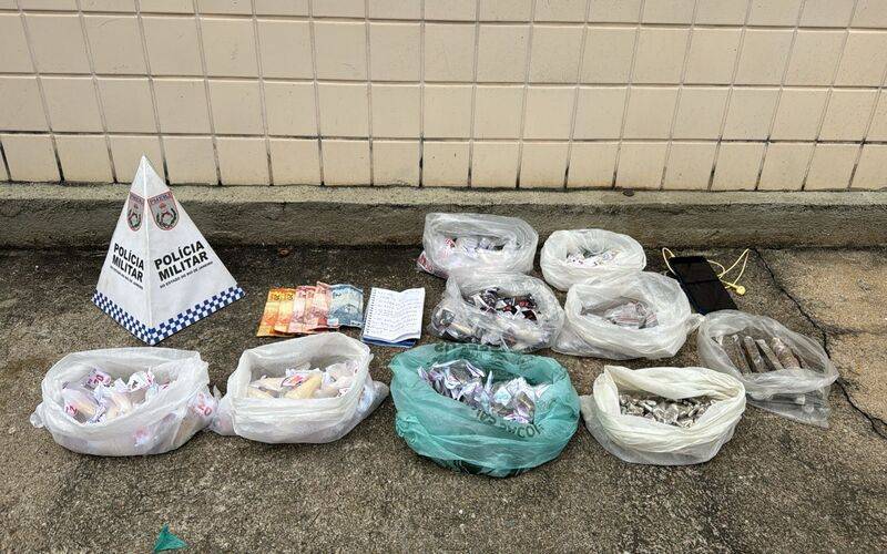 PM apreende grande quantidade de drogas e detém dois suspeitos no Quitandinha