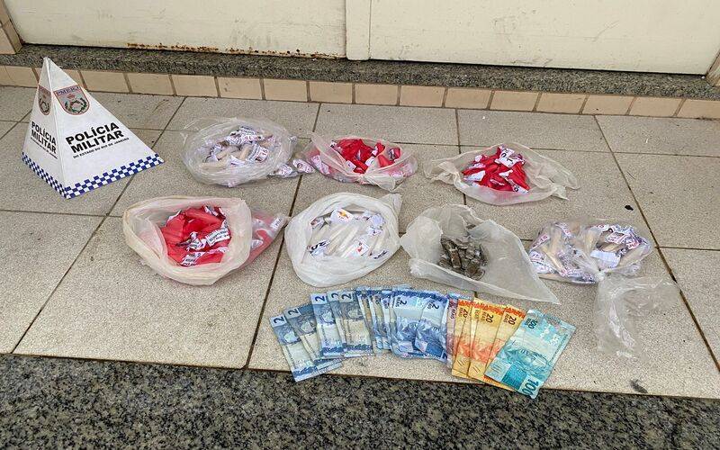 PM apreende drogas em ação contra o tráfico no Duarte Silveira