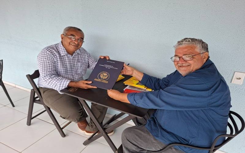 (FOTOS 4 SE TIVER ESPAÇO SOBRANDO, pode inserir abaixo do texto seguinte a foto 4: Ata