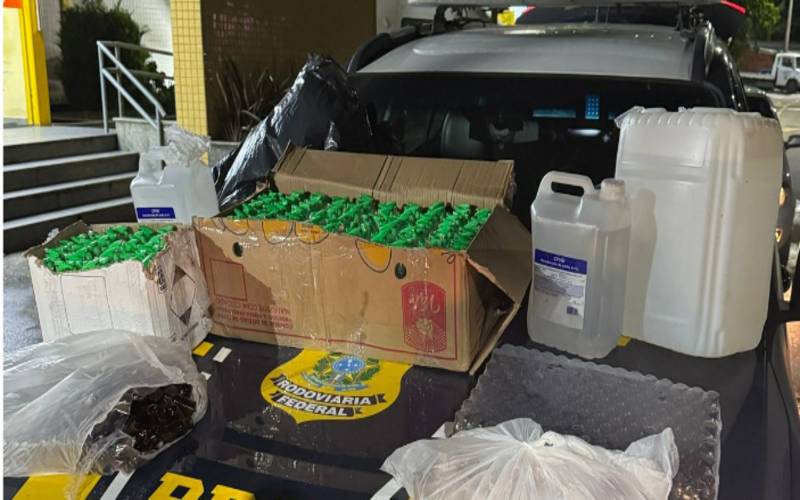 Em Petrópolis, PRF apreende centenas de frascos de lança-perfume