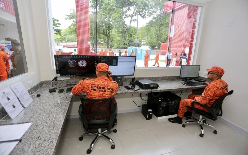 Governador inaugura novo grupamento dos Bombeiros em Magé e reforça proteção ambiental