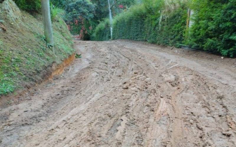 Via que liga Santa Mônica e Taquaril tem trechos intransitáveis após chuvas