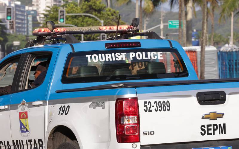 Governo do Rio reforça segurança para turistas com atendimento bilíngue em batalhões, 