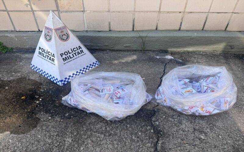 PM apreende drogas na Comunidade do Alemão