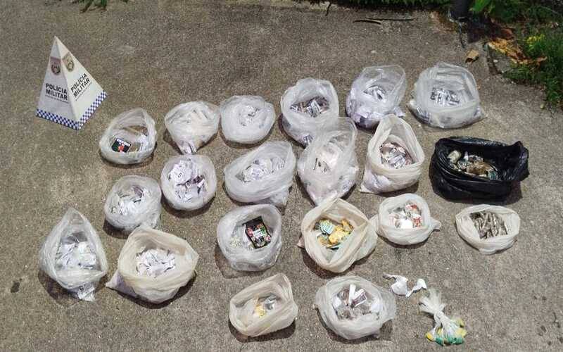 PM apreende drogas no Glória
