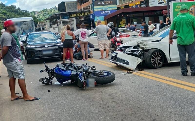 Acidente entre carro e moro é registrado em Corrêas
