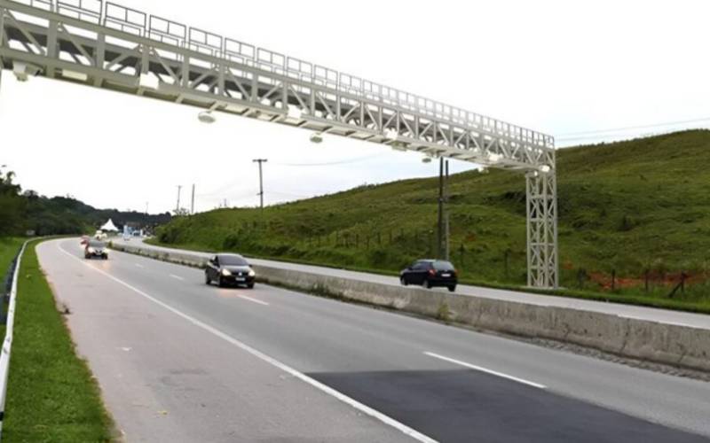 Contramão para escapar de pedágio eletrônico dá multa, processo e dor de cabeça