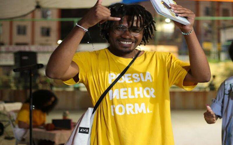 Poeta petropolitano realiza arrecadação para competição nacional de Slam