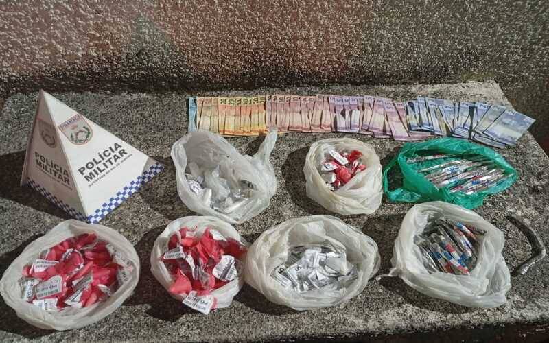 Centro: PM apreende entorpecentes na Rua Paulo Barbosa