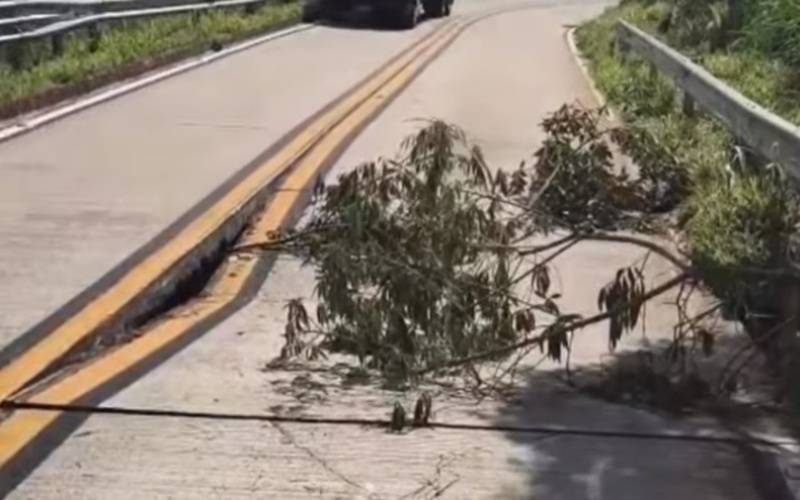 Serra ItaipavaTeresópolis está em meia pista, após afundamento de pista