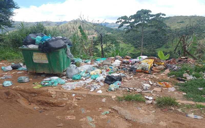 Moradores do Vicenzo Rivetti se incomodam com a situação do lixo