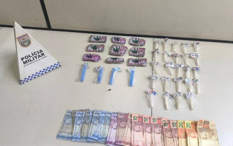 PM apreende drogas no Retiro