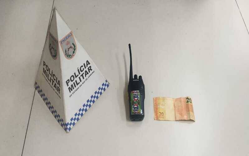 PM apreende rádiom transmissor no Duarte da Silveira