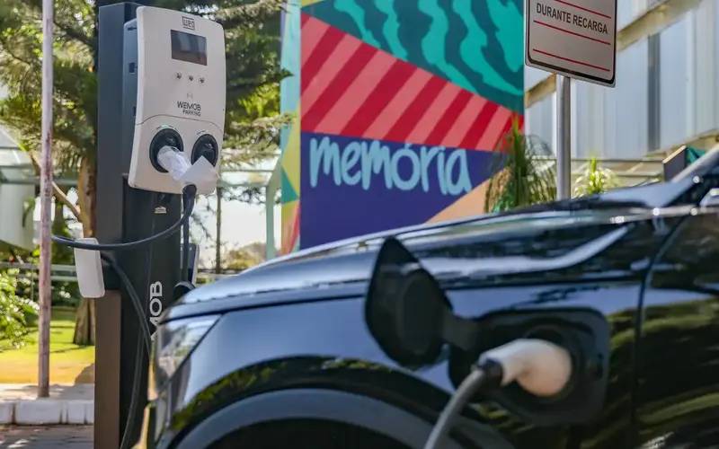Emplacamentos de veículos avançaram em fevereiro, aponta Fenabrave