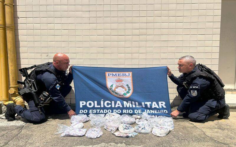 PM apreende drogas na Comunidade do Alemão
