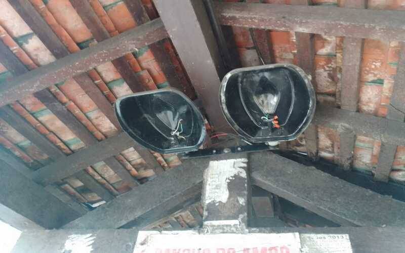 Abrigo de ônibus na Rua Benjamin Constant é alvo de críticas por falta de manutenção