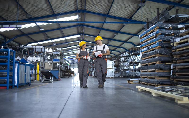 Faturamento da indústria sobe 2,3% em janeiro, mas está abaixo de 2025