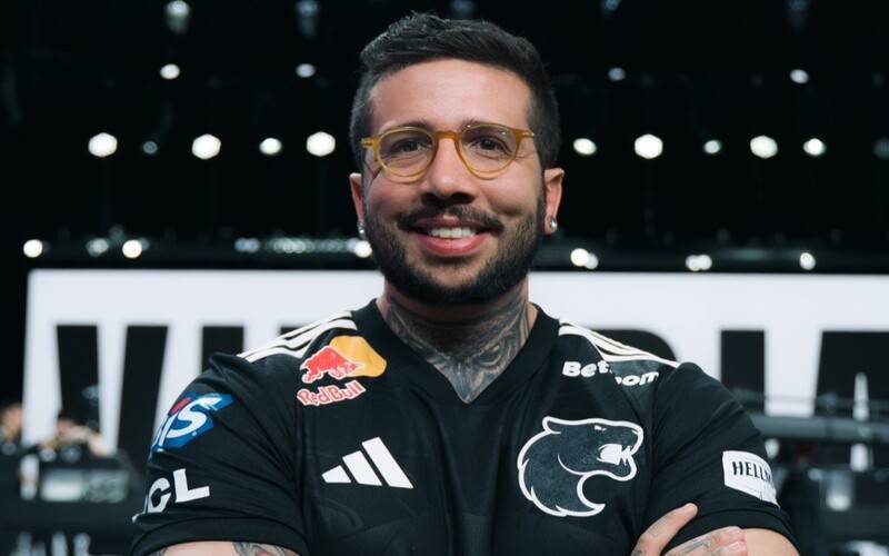 De Petrópolis para o cenário nacional de League of Legends a trajetória de Vinícius “v