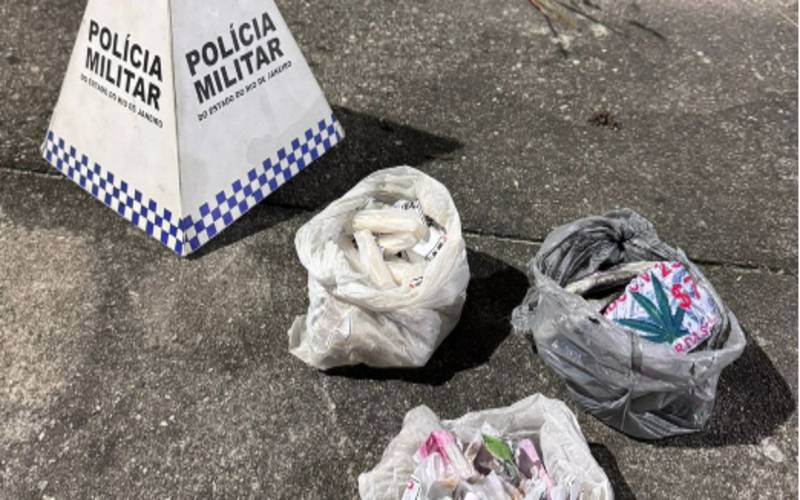 PM apreende drogas na Estrada da Saudade