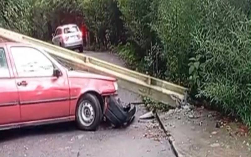 Trânsito: poste derrubado interdita o acesso ao Moinho Preto