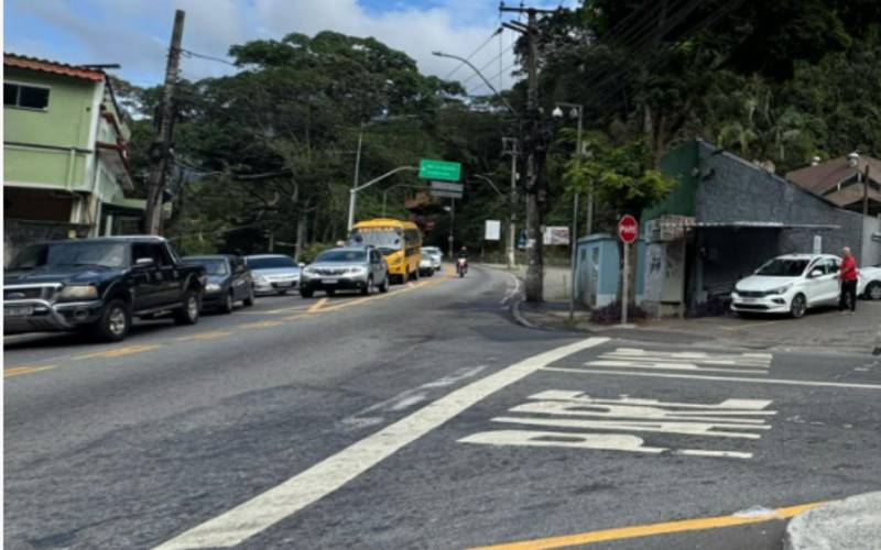 Comunicado CPTrans: lentidão na Estrada União e Indústria, nas proximidades do acesso 