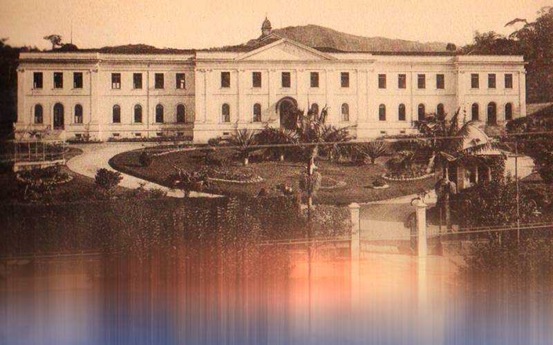 UCP inaugura exposição que retrata a história e revitalização da fachada do Campus Dom