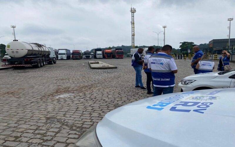 SEDCON e PROCON-RJ fiscalizam distribuidoras de combustíveis e investigam possíveis au