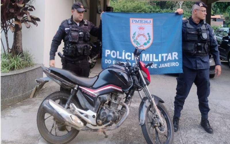 Câmeras de leitura de placas de viatura identificam veículo suspeito e motocicleta é a