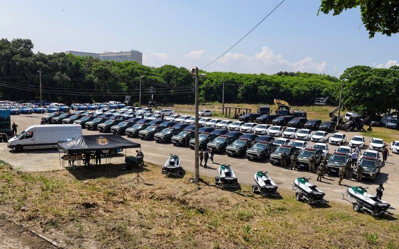 Cláudio Castro inaugura nova sede do Comando de Operações Especiais da PM e entrega ma