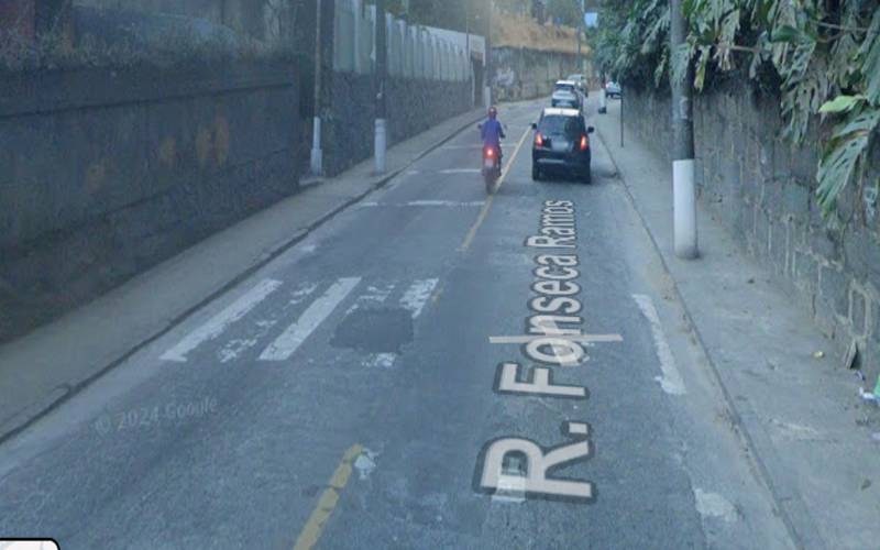 Interdição parcial na Rua Fonseca Ramos provoca retenções no acesso ao Quissamã