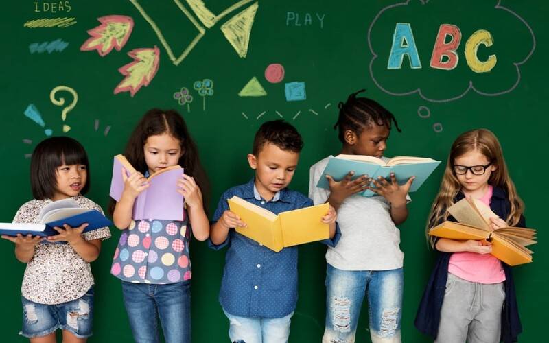 Brasil avança na alfabetização, mas índice ainda preocupa especialistas