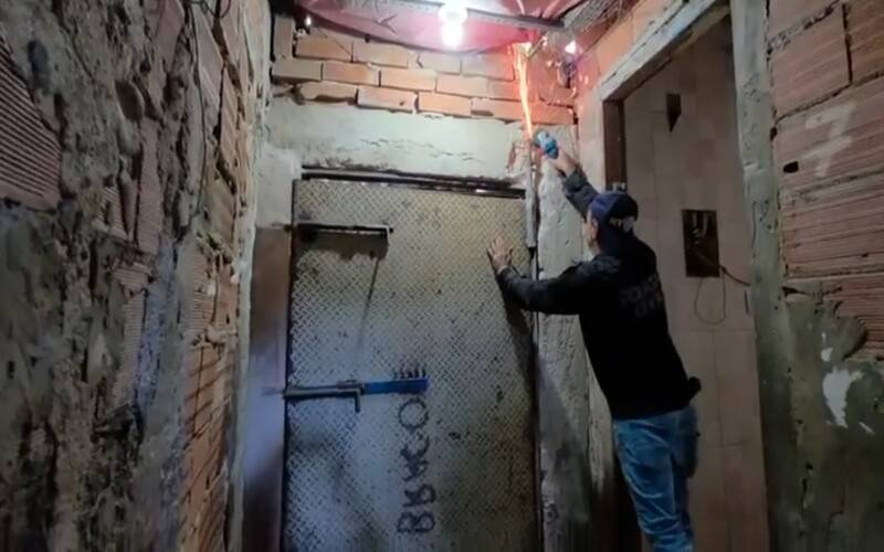 Polícia Civil descobre bunker do tráfico com porta de 350 quilos em casarão no Centro 