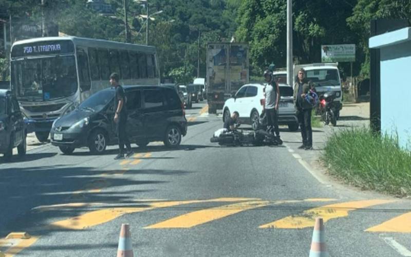 Nogueira: acidente causa retenção no trânsito