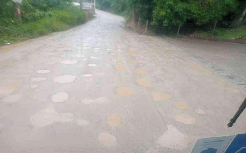 Buracos e falta de pavimentação na Estrada do Fagundes