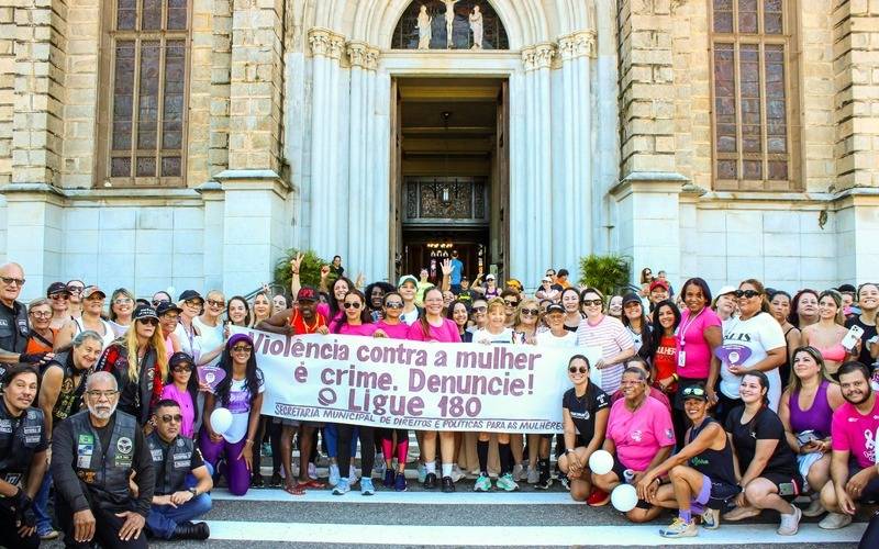 Corrida e Caminhada pelo Fim da Violência contra a Mulher movimenta as ruas do Centro 