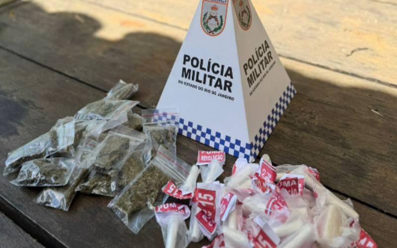 PM apreende drogas no Itamarati e em Pedro do Rio
