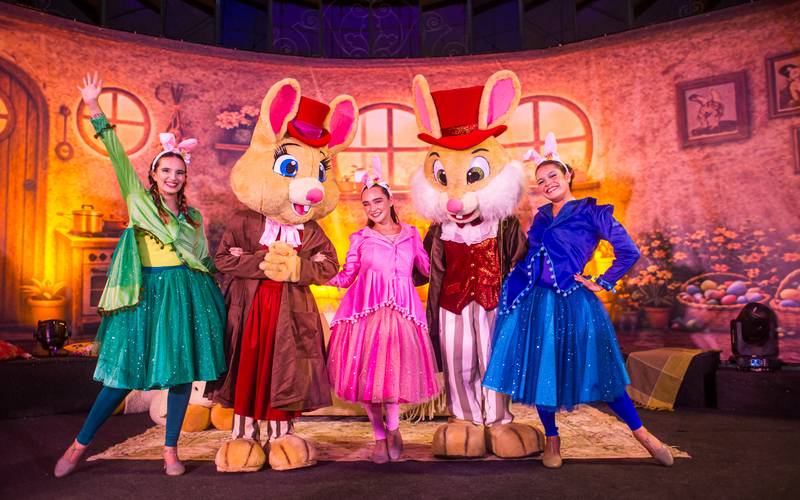 Personagens e musical temático marcam a experiência infantil no primeiro fim de semana