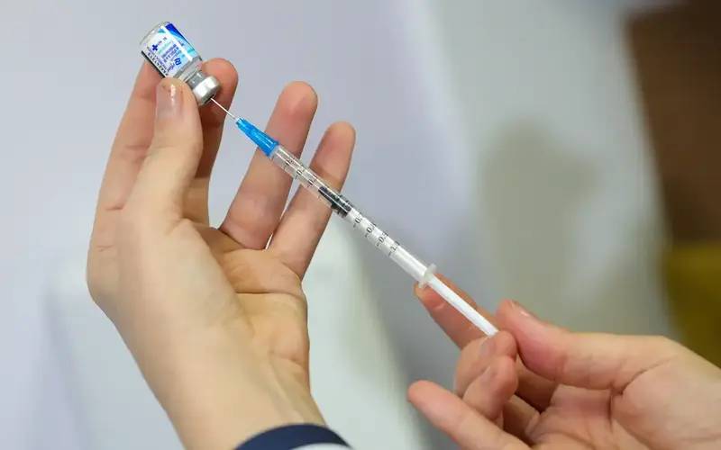 Vacina da gripe não aumenta risco da doença, alerta ministério