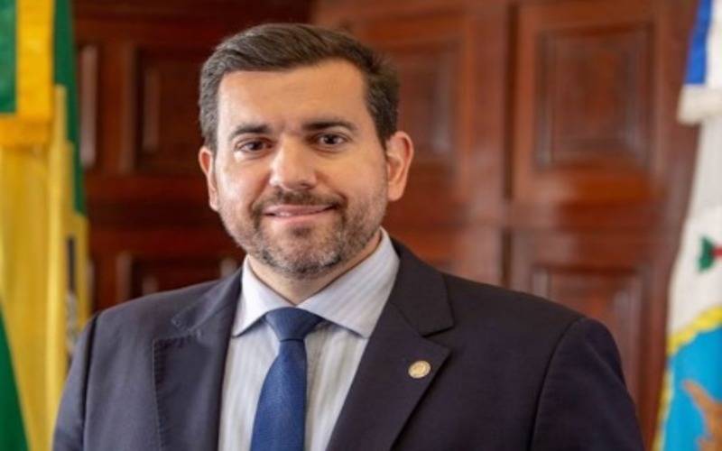 TRE-RJ retotaliza votos e Delegado Carlos Augusto assume vaga na Alerj