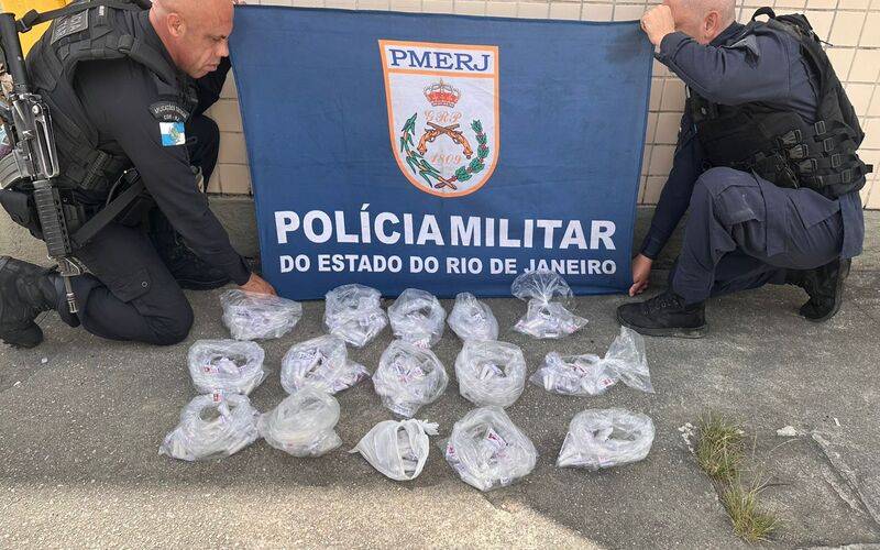 Homem é preso por tráfico de drogas e por tentar atropelar policiais em Petrópolis