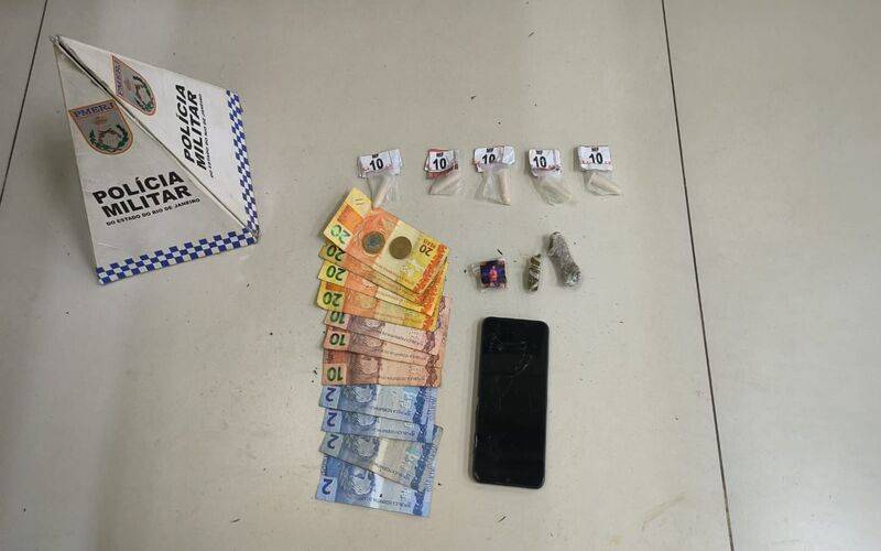 Adolescente é apreendido por tráfico de drogas na Estrada da Saudade, em Petrópolis