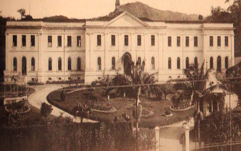 Exposição que celebra história e revitalização da fachada do Campus Dom Veloso da UCP 