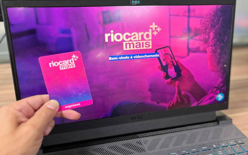 Loja da Riocard realiza atendimento por videochamada em Petrópolis